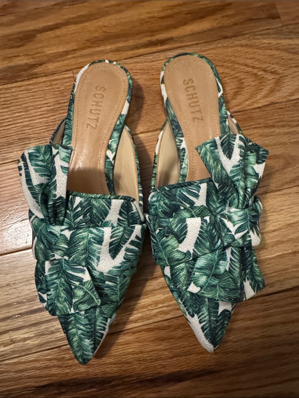 SCHUTZ Banana Leaf Tropical Hawaiian Pointed Toe Mules Slides Slip Ons Size 6B